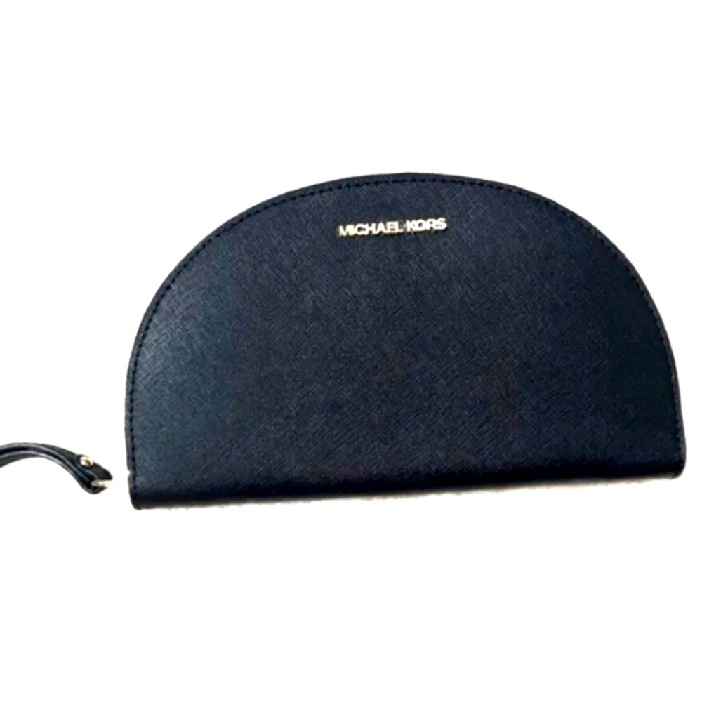 NWT Michael Kors Jet Set Travel Half Moon Wristlet Black